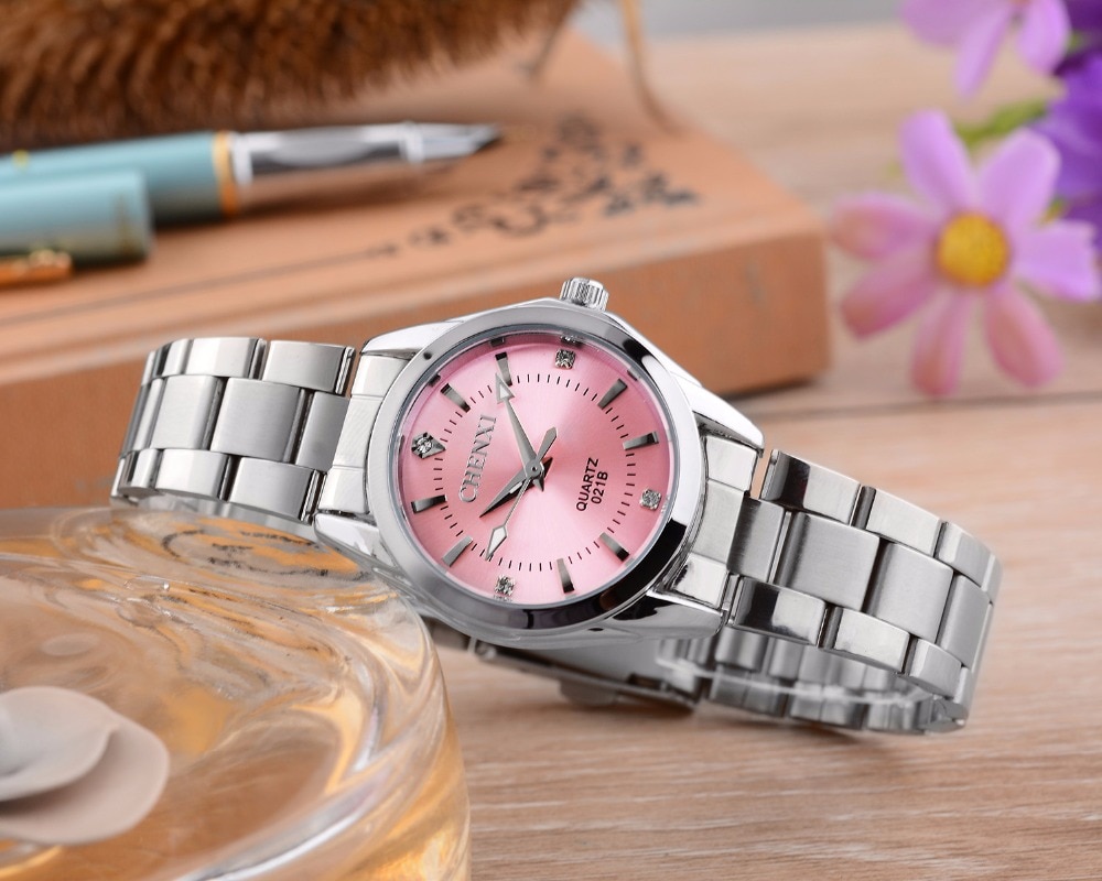 Women's Casual Round Steel Quartz Watch