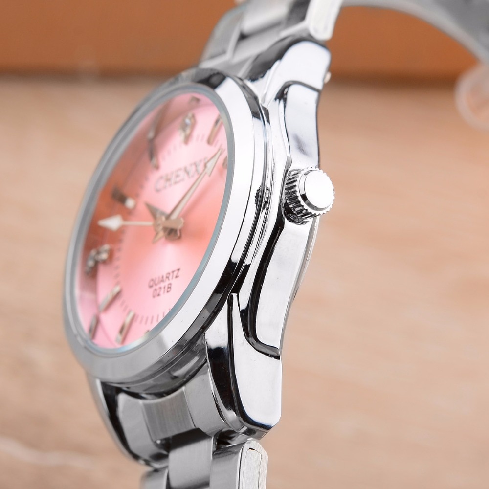 Women's Casual Round Steel Quartz Watch